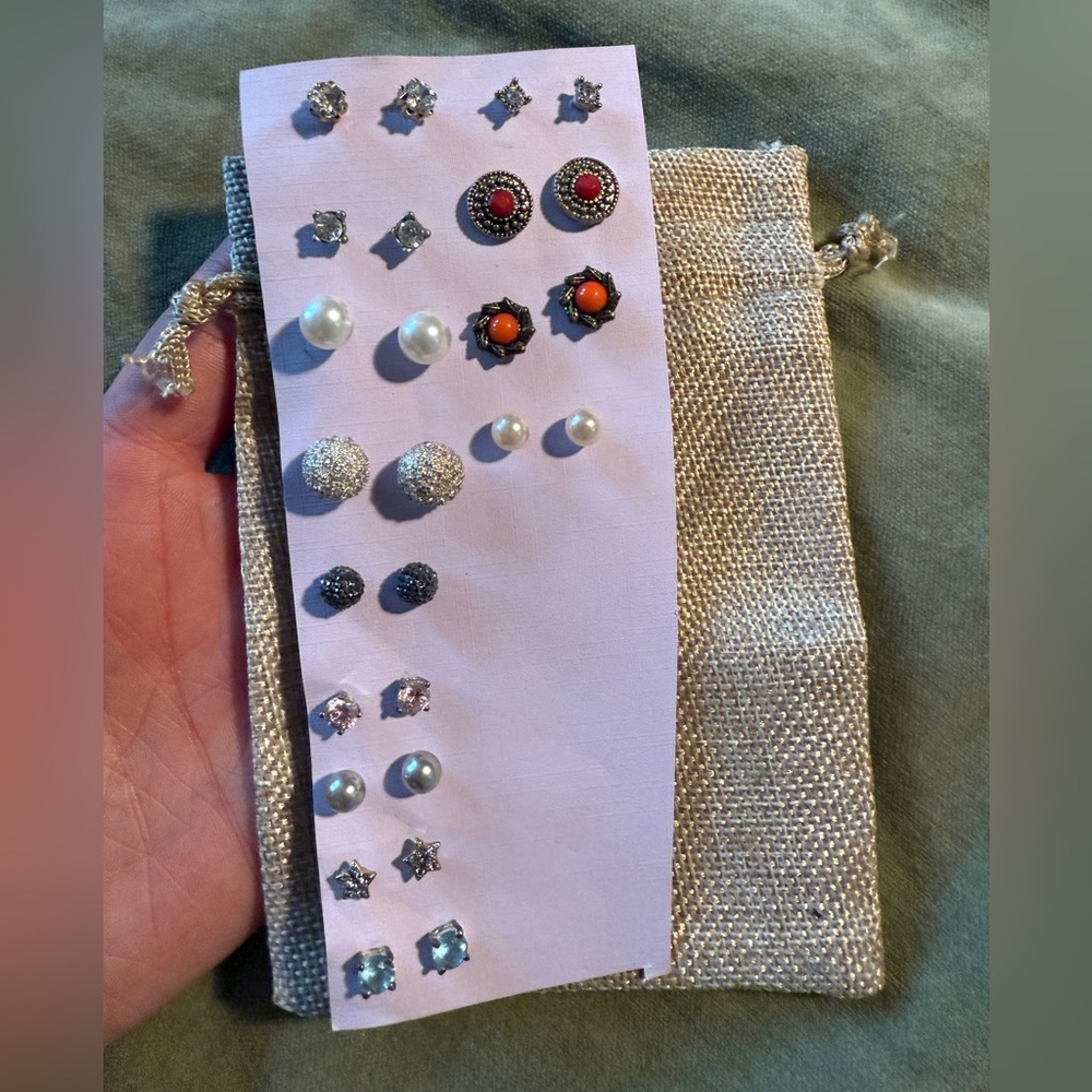 ✨ 13 Pairs of Y2K Claire’s stud earrings/ costume jewelry